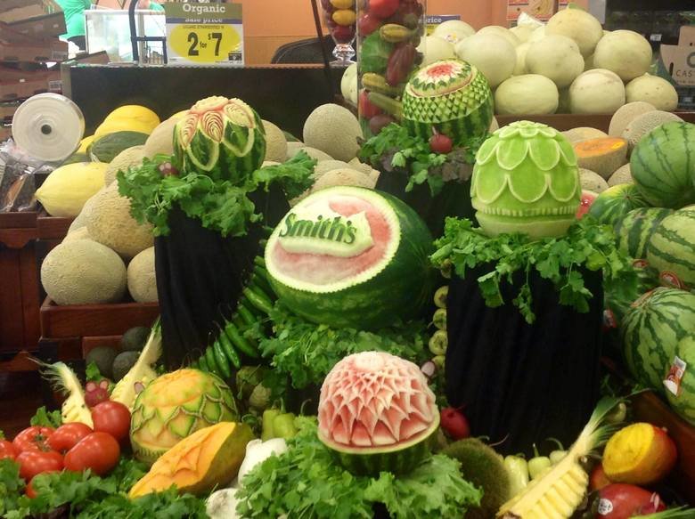 Fruit Carvings. Thought these looked cool. Shamelessly saw on Reddit and stole from Imgur..