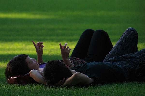 Japan Facts: Acceptable behaviors. 1.) Lift your plate It's okay to lift small plates and bowls when eating. It's also ok to sip Japanese soups directly from th