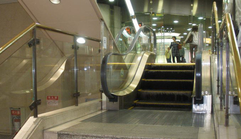 Japanese Facts Compilation Part 6. An estimated 127 million people live in Japan, it has the 10th largest population in the world. 70% of Japan is mountainous i