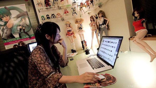 Japanese Otaku. 1. Anime / Manga Otaku Virtually everyone in Japan has read manga or watched anime at some point. However, some people are obsessed with it. 2. 