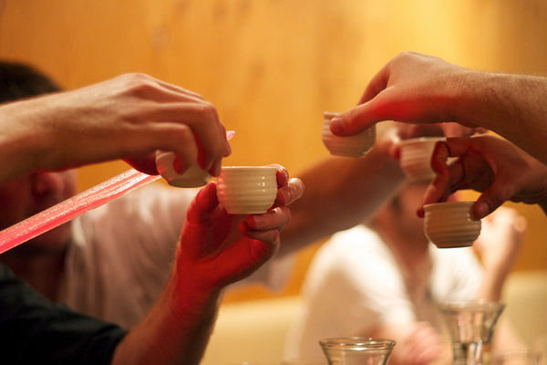 Japanese Customs: Travel Guide. 1). Take your shoes off Shoes are never worn in someone's home or on Japanese traditional flooring (tatami mats). You may be exp