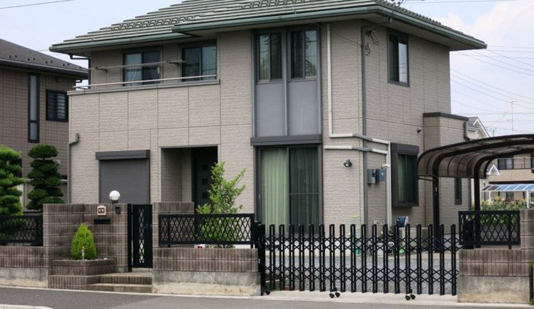 Japanese Facts Compilation Part 3. In Japan, the green traffic light is called blue, don't blame them, they find it hard to see. It is uncommon to find insulati