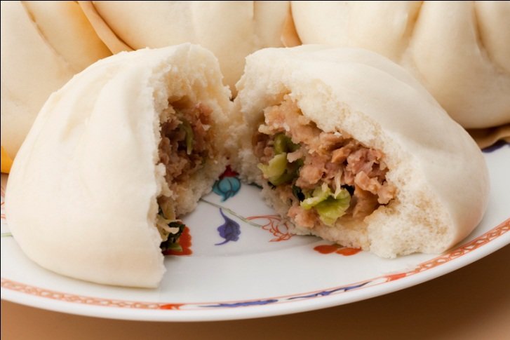 Japanese Food: Street Foods. 1. Yaki Imo Yaki Imo are baked sweet potatoes cooked over a wood fire. Yaki Imo trucks and carts fitted with wood stoves can be fou