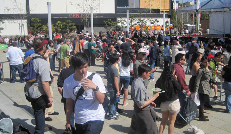 Japanese Facts Compilation Part 3. In Japan, the green traffic light is called blue, don't blame them, they find it hard to see. It is uncommon to find insulati