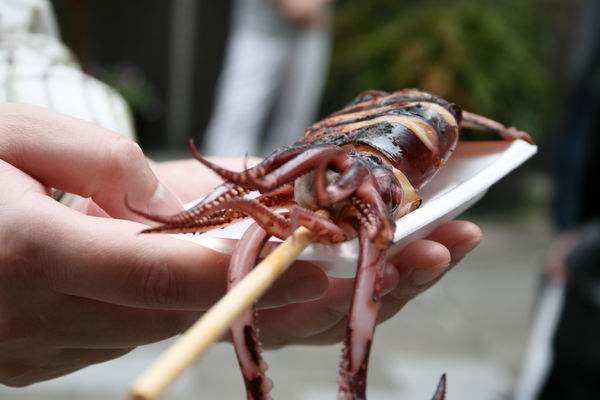 Japanese Food: Street Foods. 1. Yaki Imo Yaki Imo are baked sweet potatoes cooked over a wood fire. Yaki Imo trucks and carts fitted with wood stoves can be fou