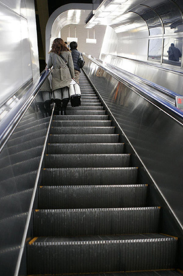 Japanese Customs: Travel Guide. 1). Take your shoes off Shoes are never worn in someone's home or on Japanese traditional flooring (tatami mats). You may be exp