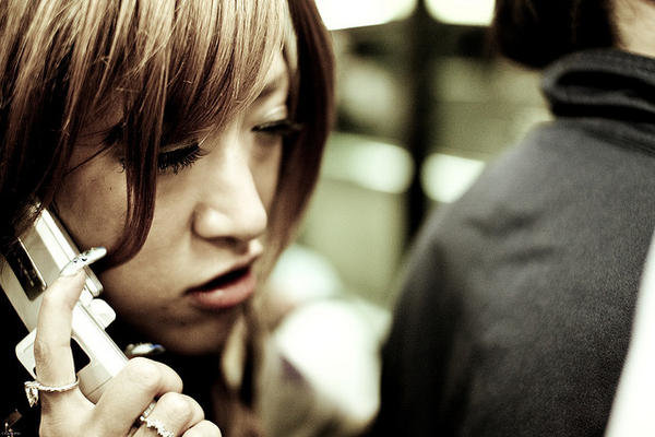 Japanese Customs: Travel Guide. 1). Take your shoes off Shoes are never worn in someone's home or on Japanese traditional flooring (tatami mats). You may be exp