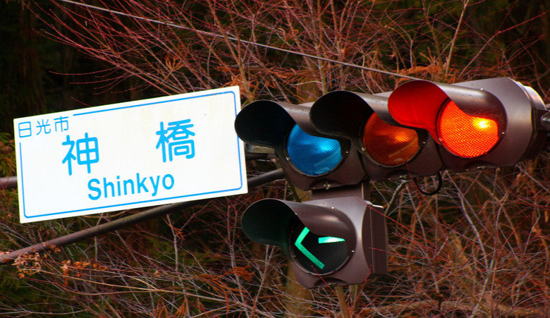 Japanese Facts Compilation Part 3. In Japan, the green traffic light is called blue, don't blame them, they find it hard to see. It is uncommon to find insulati