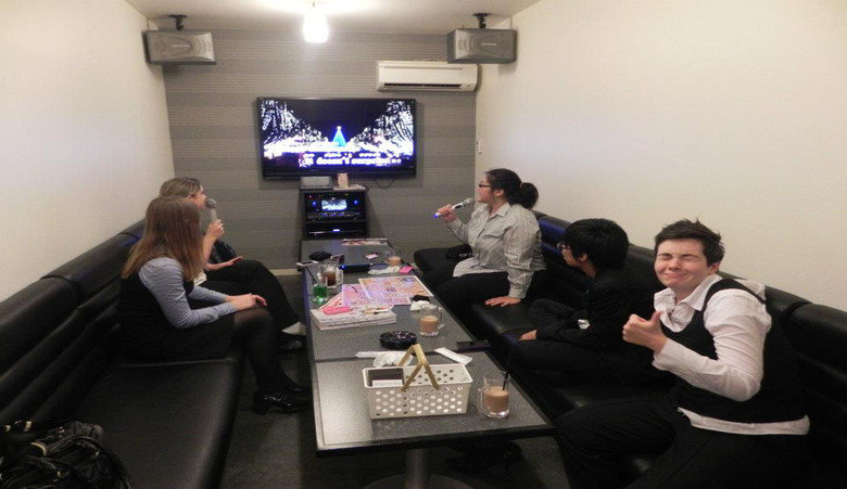 Japanese Facts Compilation Part 6. An estimated 127 million people live in Japan, it has the 10th largest population in the world. 70% of Japan is mountainous i