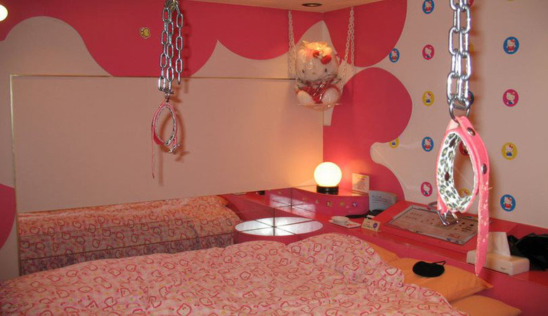 Japanese Facts Compilation Part 3. In Japan, the green traffic light is called blue, don't blame them, they find it hard to see. It is uncommon to find insulati