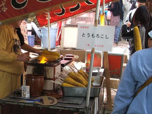 Japanese Food: Street Foods. 1. Yaki Imo Yaki Imo are baked sweet potatoes cooked over a wood fire. Yaki Imo trucks and carts fitted with wood stoves can be fou