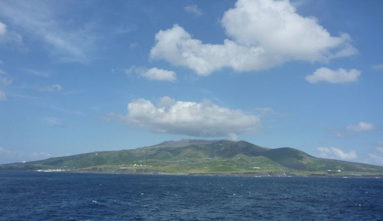 Japanese Facts Compilation Part 6. An estimated 127 million people live in Japan, it has the 10th largest population in the world. 70% of Japan is mountainous i