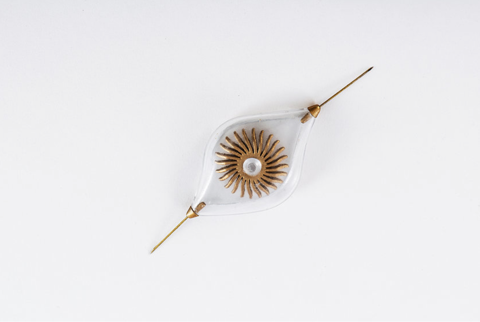 Jewellery that goes in your VEINS. Source: www.iflscience.com/technology/jewelry-harvests-energy-wearers Naomi Kizhner, an industrial designer and graduate stud