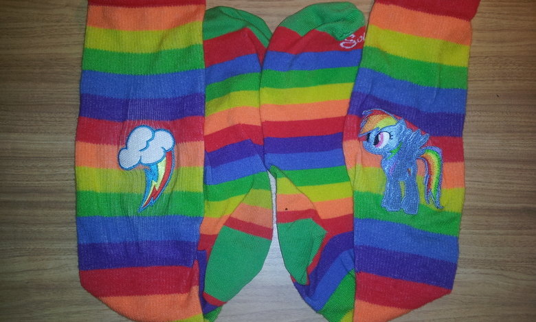 Rainbow Dash socks! Rainbow Dash socks!. Best. Idea. EVER. Links for patches and socks below so you can make your own! www.ebay.com/itm/SockGuy-Rainbow-12-Crew-Sock-Cycling-Sock-Hi